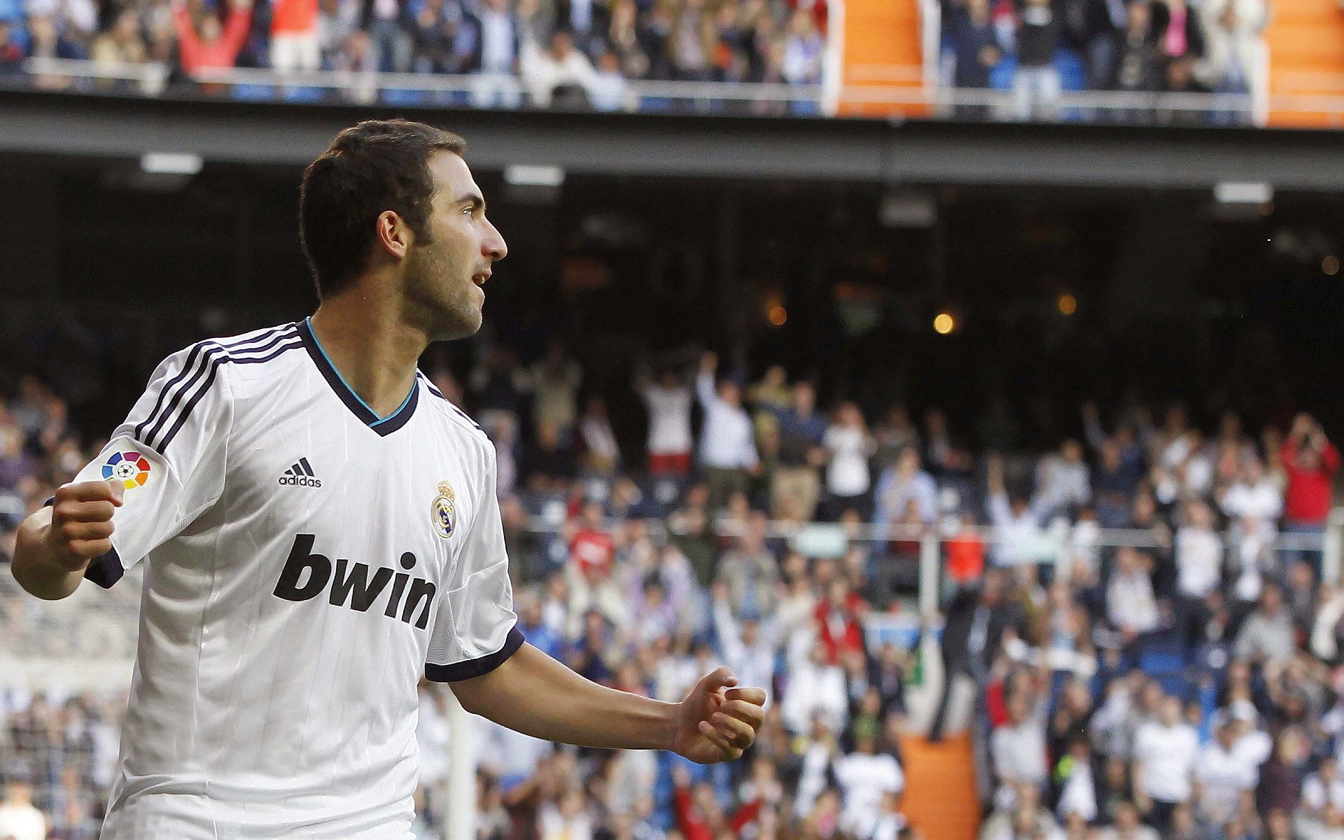 _湖人奋力拼搏，目标锁定季后赛_，湖人 新赛季